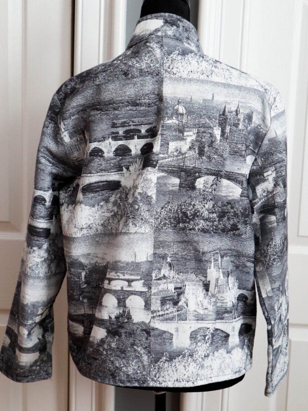 Chico's Full Zip Up Statement Jacket European Tapestry Print Sz 1 (M) Artsy - Picture 10 of 11